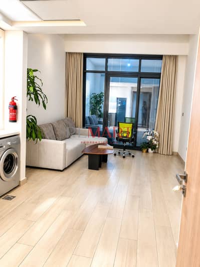 Appartement de 2 chambres à à louer à Meydan, Dubai - Bright Modern Apartment Living Room (1). png