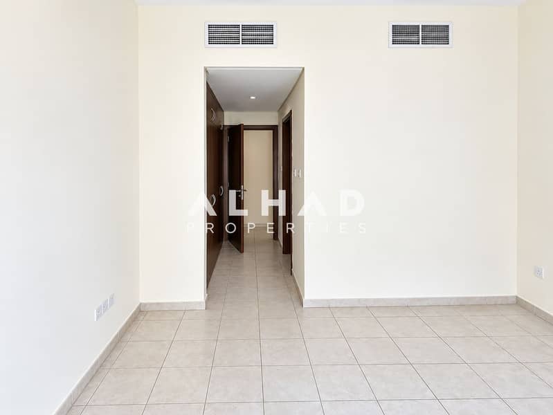 6 Minimalist Apartment Hallway Interior. png