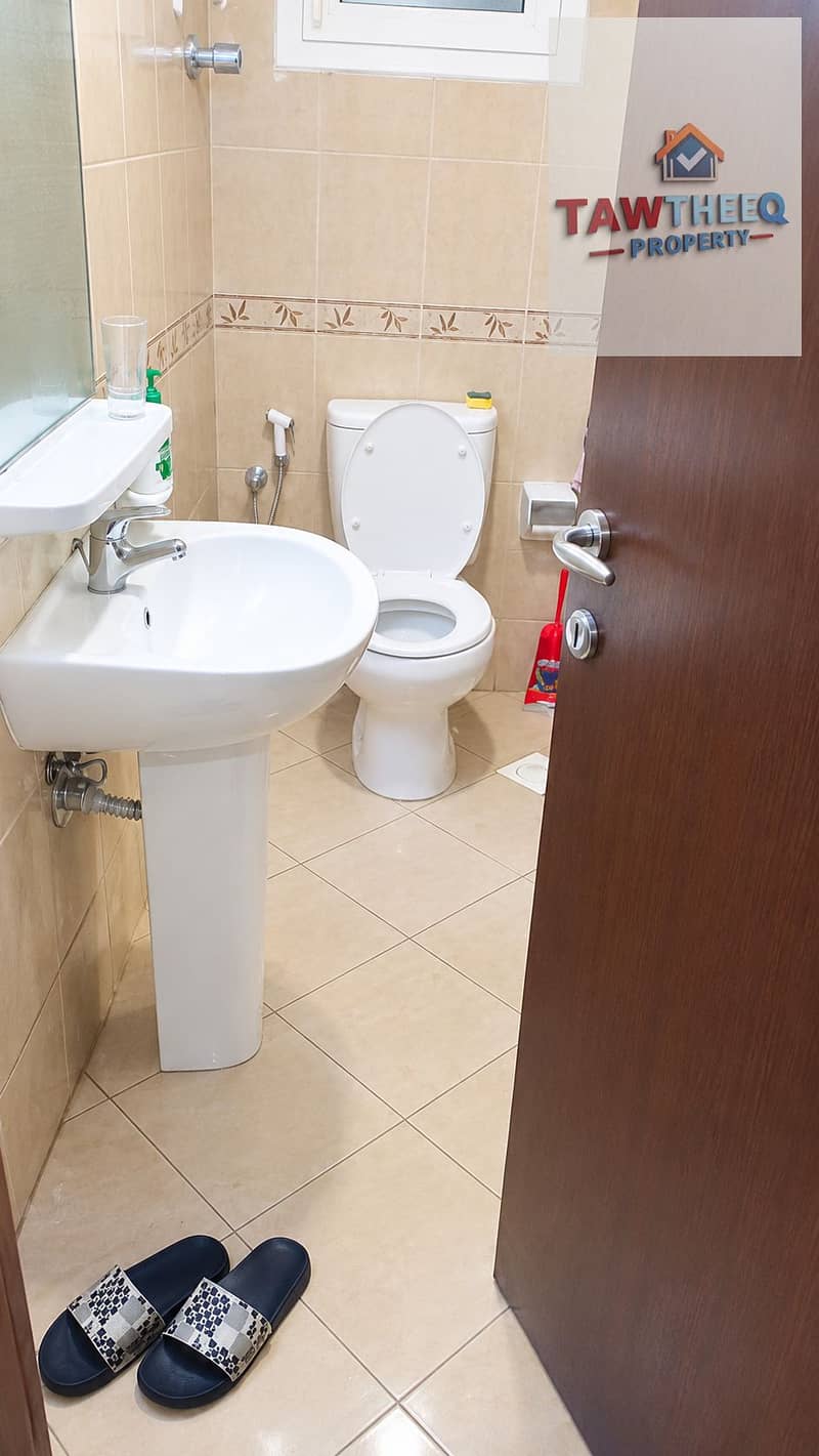 10 Bright Beige-Tiled Bathroom Entry. png