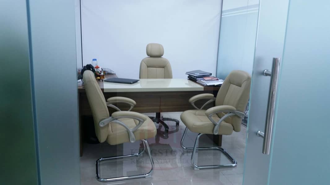 10 BOSSES OFFICE 2. jpg