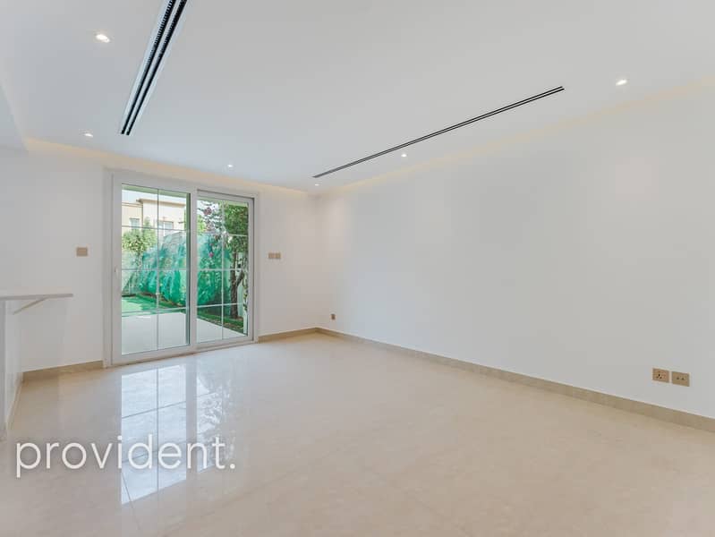 Fully Upgraded | Middle Unit | Vacant Fully Upgraded | Middle Unit | Vacant