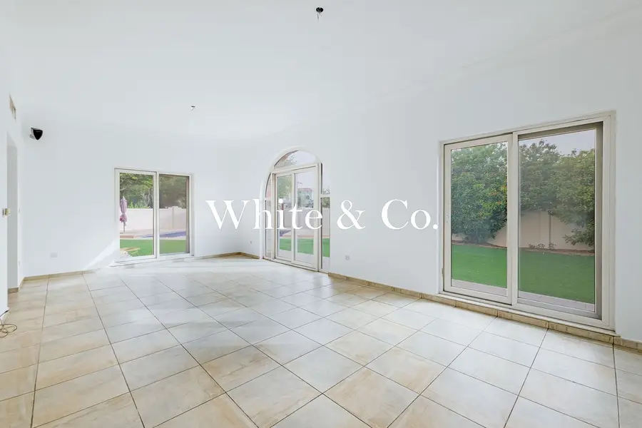 Large Corner Plot | C2 Type | Renovation