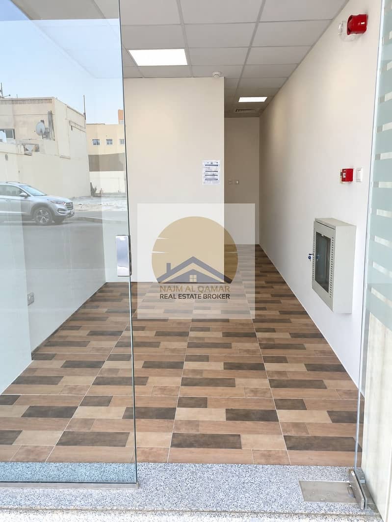 322 SQFT COMMERCIAL SHOP AVALIBLE NEAR TO ABUBAKER METRO 60K IN 4 CHEQUES