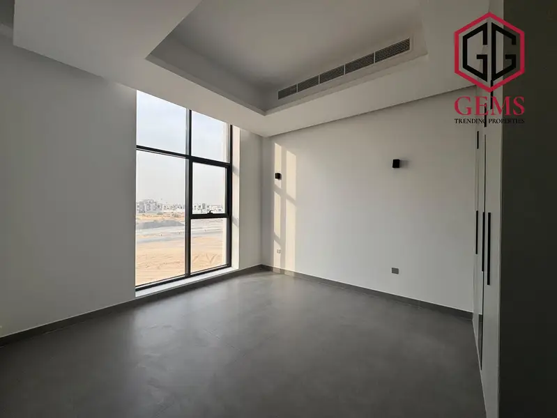 BRIGHT & SPACIOUS | HIGH-QUALITY | MAID ROOM