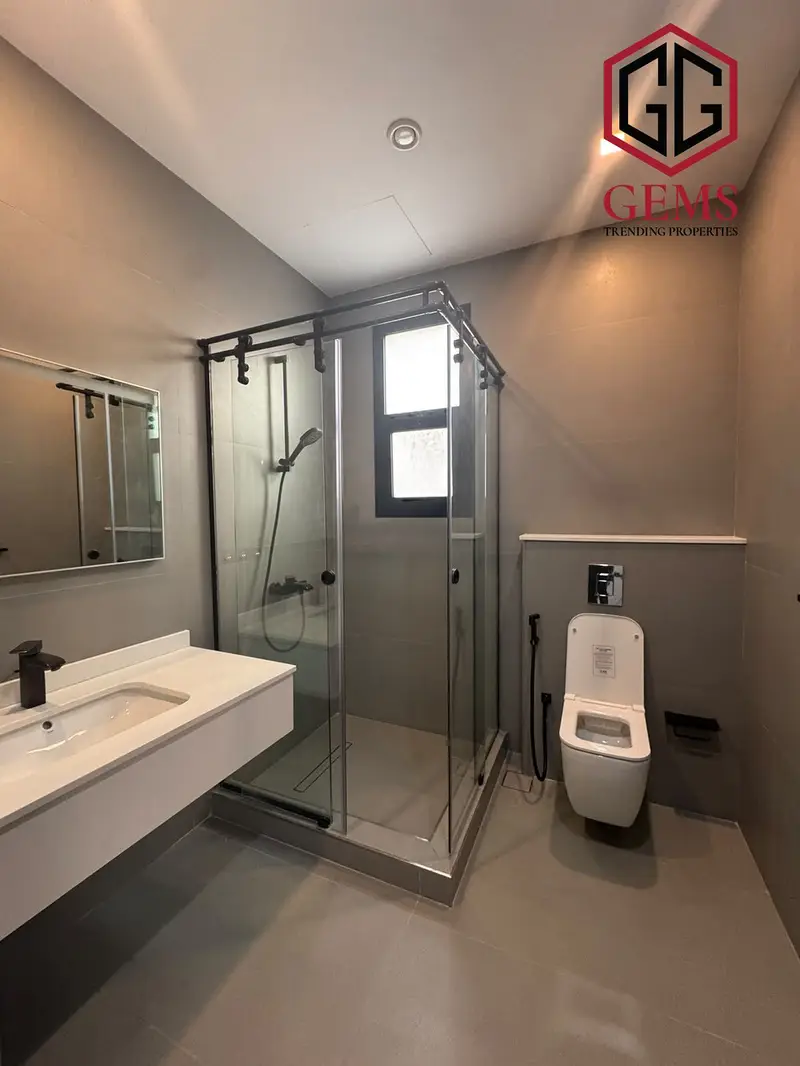 BRIGHT & SPACIOUS | HIGH-QUALITY | MAID ROOM