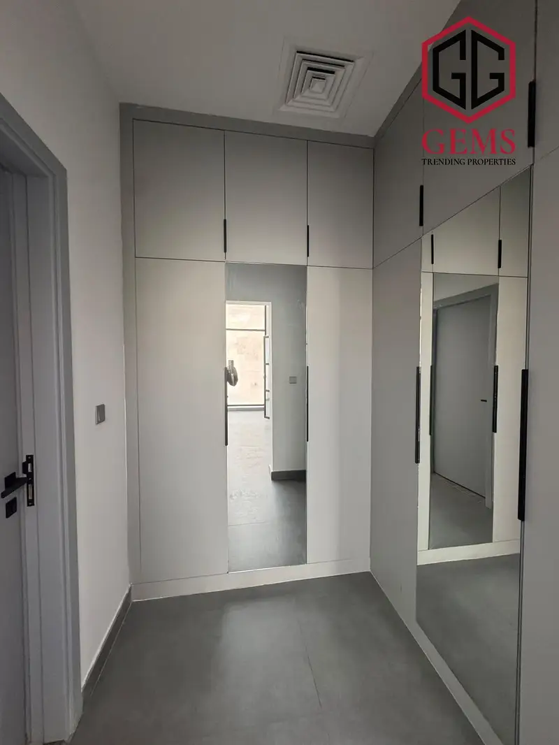BRIGHT & SPACIOUS | HIGH-QUALITY | MAID ROOM