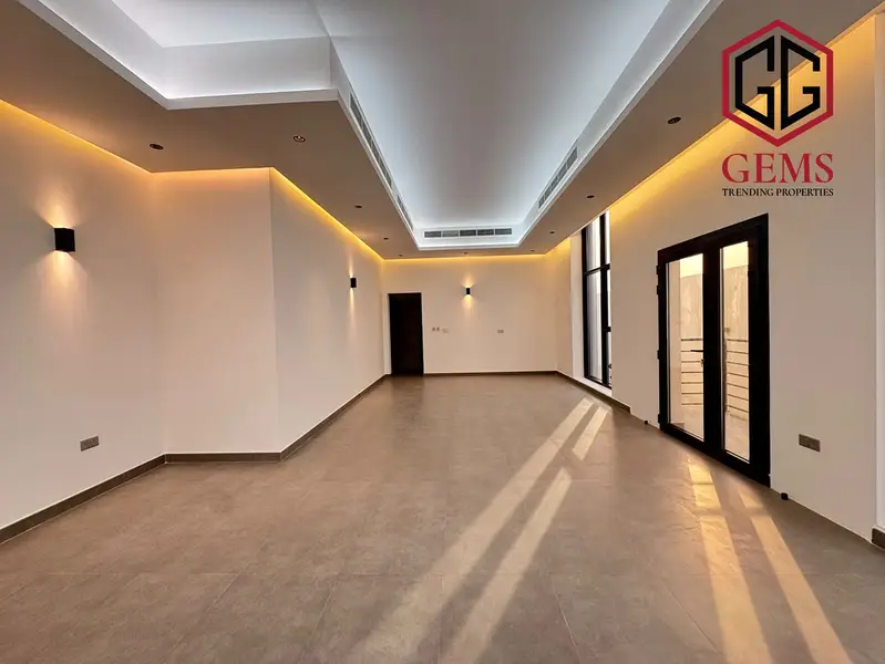 BRIGHT & SPACIOUS | HIGH-QUALITY | MAID ROOM