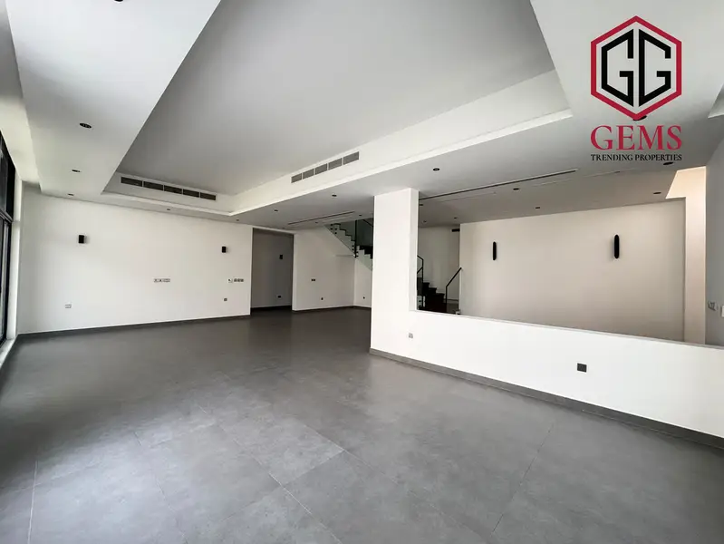 BRIGHT & SPACIOUS | HIGH-QUALITY | MAID ROOM