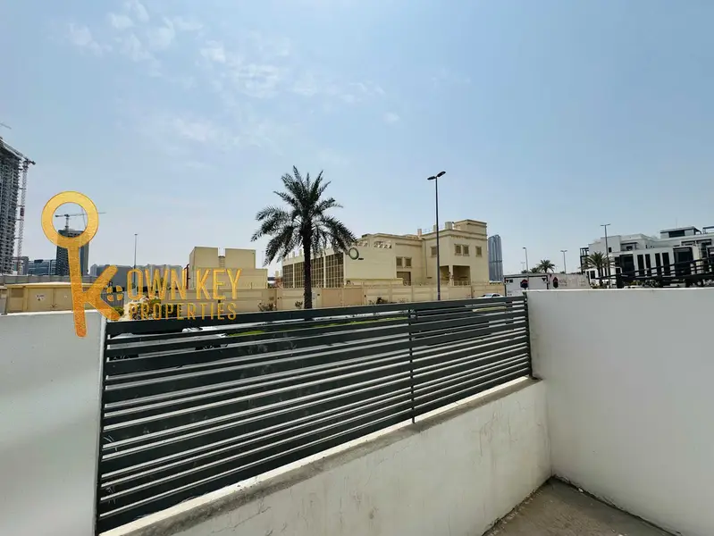 Beautiful Studio | 12 Cheques | Ready To Move