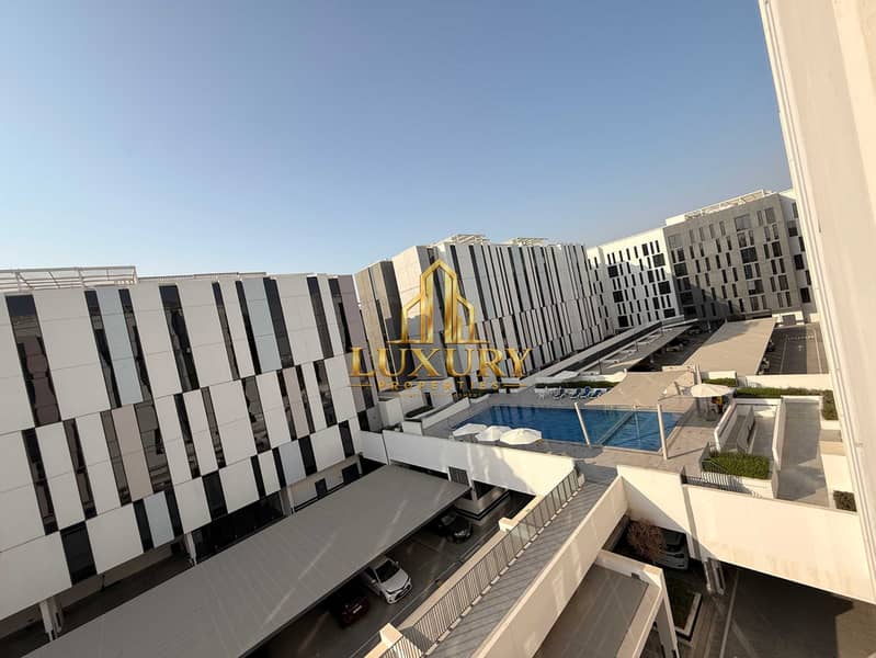2 Studio Apartment with Pool View | East Village, Aljada