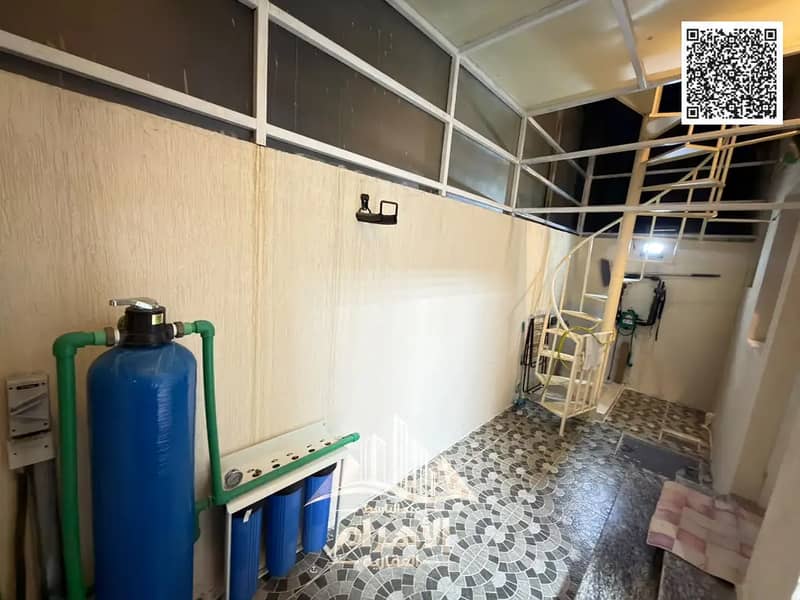 14 872294118-1066x800. webp