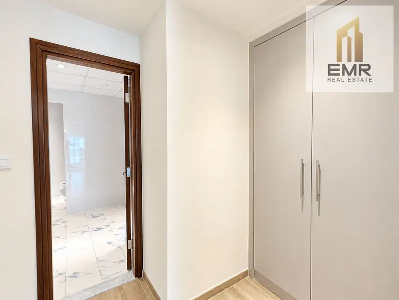 Luxurious Duplex Office | Fitted | 2 Parkings | Vacant