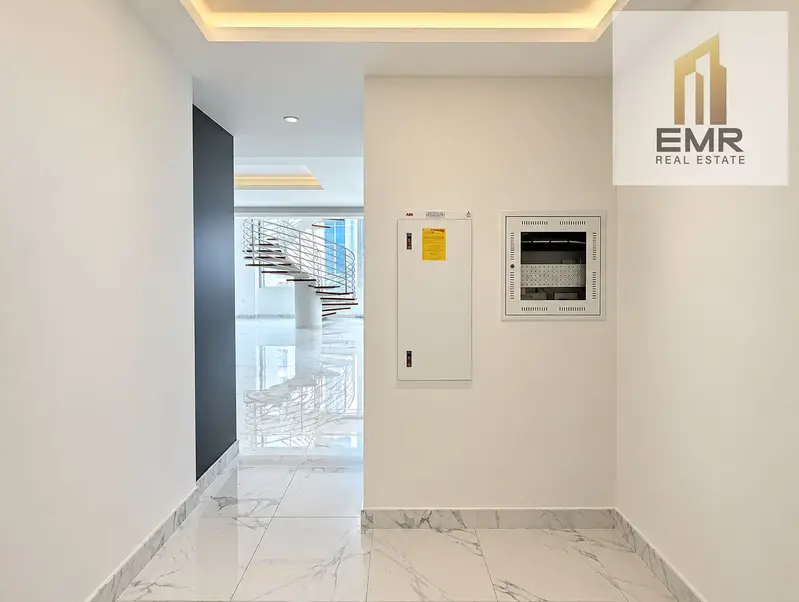 Vacant | Fitted Office | Luxury Location | 2 Parkings