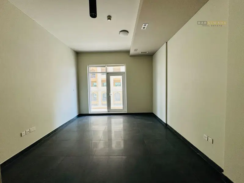 Bright premium quality 1 B/R with balcony