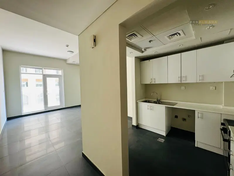 Bright premium quality 1 B/R with balcony