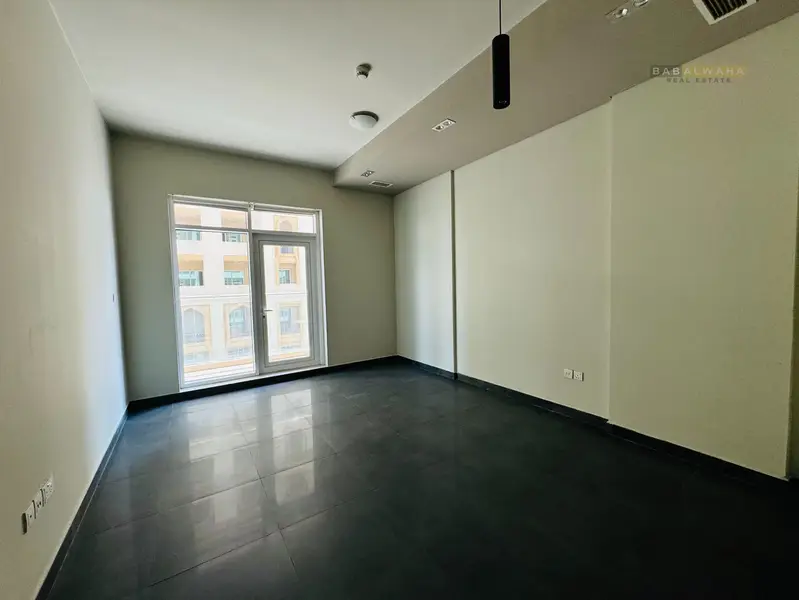 Bright premium quality 1 B/R with balcony