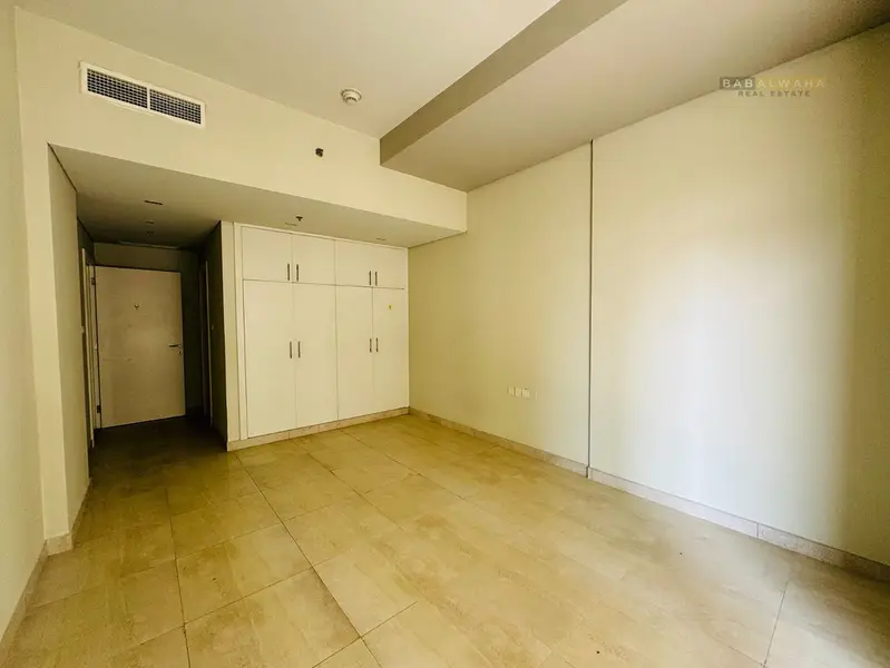 Bright premium quality 1 B/R with balcony