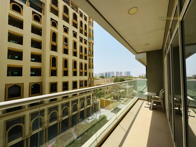 Bright premium quality 1 B/R with balcony
