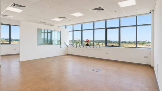 Office para en Alquiler en Dubai Investments Park (DIP), Dubai - Bright Empty Modern Office Interior. png Office para en Alquiler en Dubai Investments Park (DIP), Dubai - Bright Empty Modern Office Interior. png