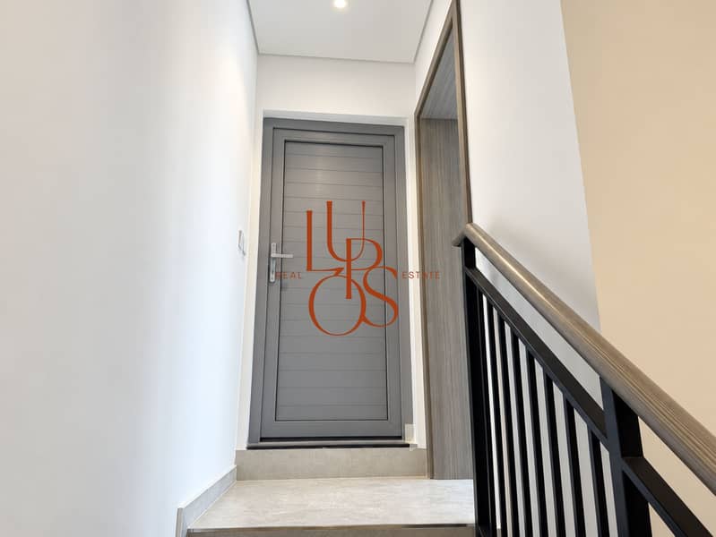 33 19_Townhouse. jpg