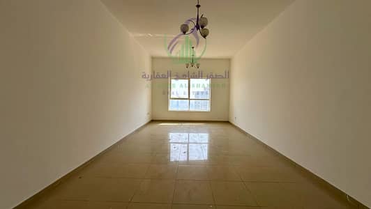 2 habitaciones Apartamento para en Alquiler en Al Khan, Sharjah - apartment-for-rent-2-bedroom-alkhan-alsharqh-living-room-02. jpg 2 habitaciones Apartamento para en Alquiler en Al Khan, Sharjah - apartment-for-rent-2-bedroom-alkhan-alsharqh-living-room-02. jpg