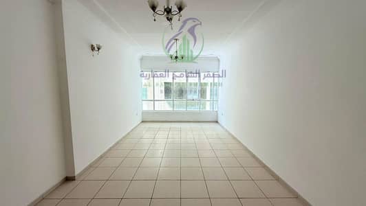 2 Schlafzimmer Wohnung zum Miete in Al Taawun, Sharjah - apartment-for-rent-2-bedroom-altaawn-alsharqh-living-room-04. jpg 2 Schlafzimmer Wohnung zum Miete in Al Taawun, Sharjah - apartment-for-rent-2-bedroom-altaawn-alsharqh-living-room-04. jpg