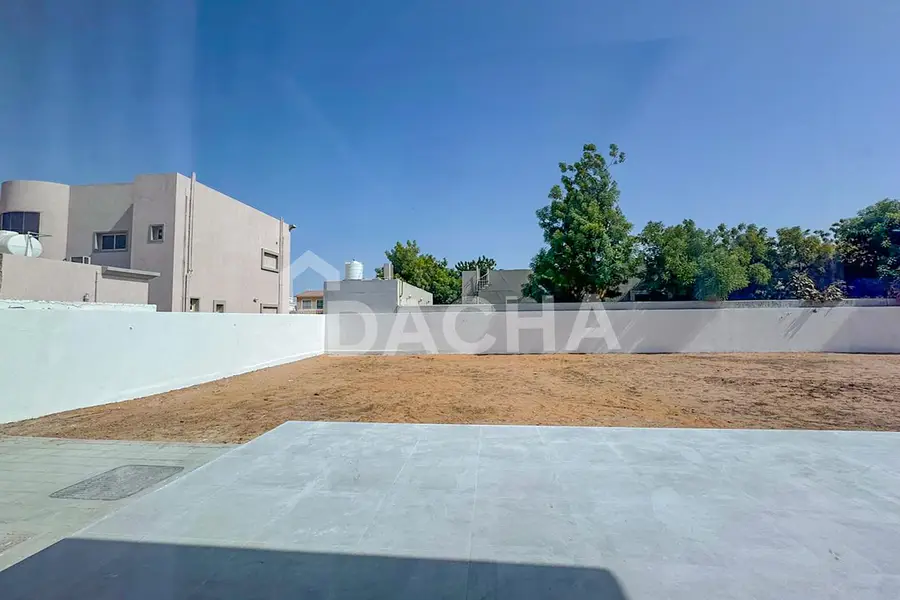 Vacant | Large Plot | Close to Park | 3BR