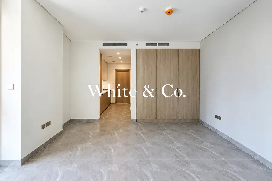 Modern Studio with Balcony | Peninsula Two