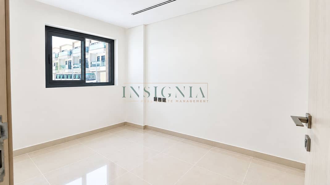 2 Bright Minimal Room with Urban Window View. png