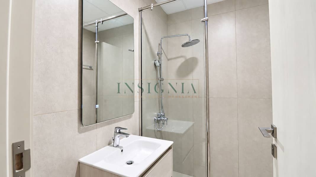 5 Bright Minimalist Bathroom Interior. png