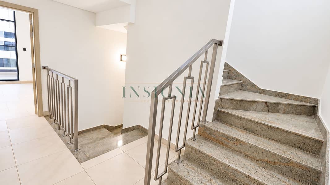 13 Modern Granite Staircase Landing. png