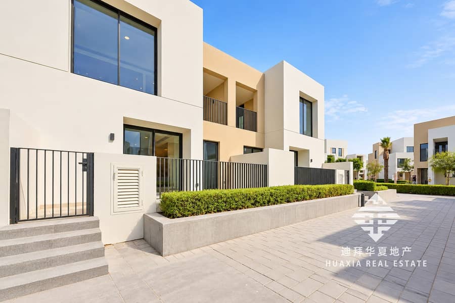 Modern Luxury Townhouse Row. png Modern Luxury Townhouse Row. png