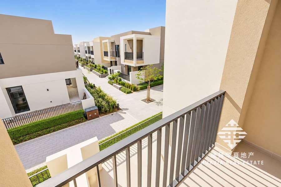 21 Sunlit Modern Villa Courtyard View. png