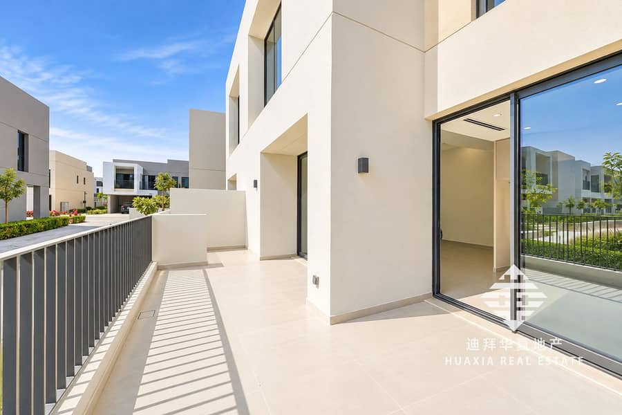 23 Modern Sunlit Townhouse Terrace. png