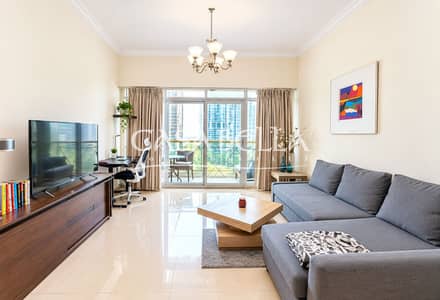 1 Camera Appartamento in affitto a Jumeirah Lake Towers (JLT), Dubai - Modern Living Room with City Balcony View. png 1 Camera Appartamento in affitto a Jumeirah Lake Towers (JLT), Dubai - Modern Living Room with City Balcony View. png