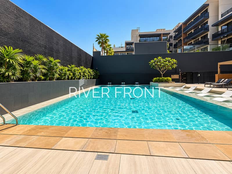 10 Modern Luxury Courtyard Pool. png
