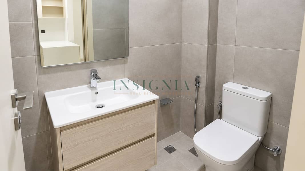 16 Modern Neutral Bathroom Interior. png