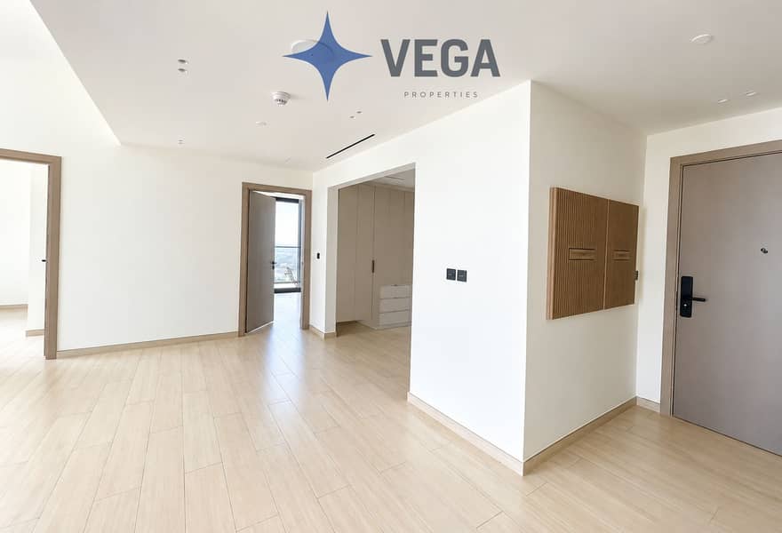 2 Bright Minimalist Apartment Interior. png