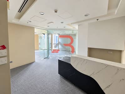Office in affitto a Business Bay, Dubai - Modern Office Reception with City Views. png Office in affitto a Business Bay, Dubai - Modern Office Reception with City Views. png
