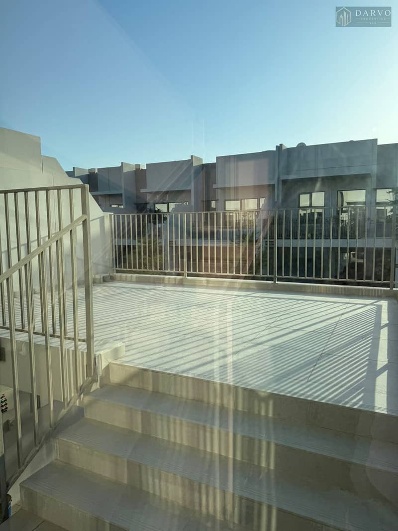 8 1000117786. jpg