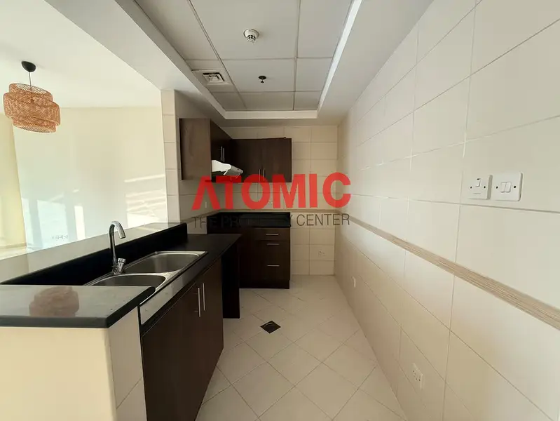 Fully Renovated 1 Bedroom + Study | Lake View | High Floor