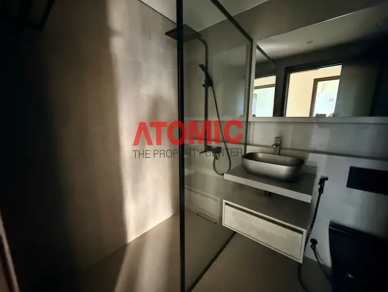 Fully Renovated 1 Bedroom + Study | Lake View | High Floor