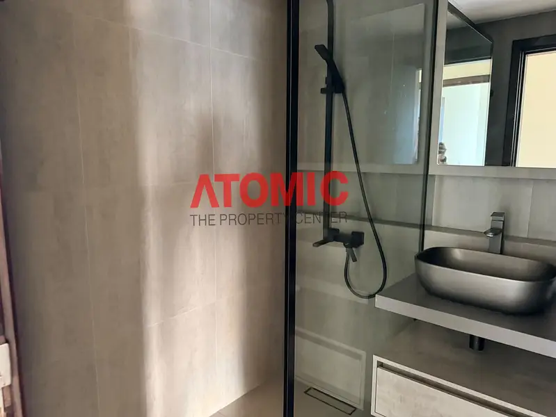 Fully Renovated 1 Bedroom + Study | Lake View | High Floor
