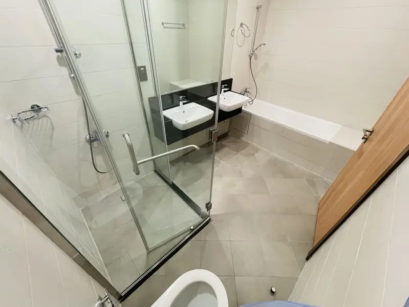 Luxurious-Well Maintained-MaidRoom-Modern living