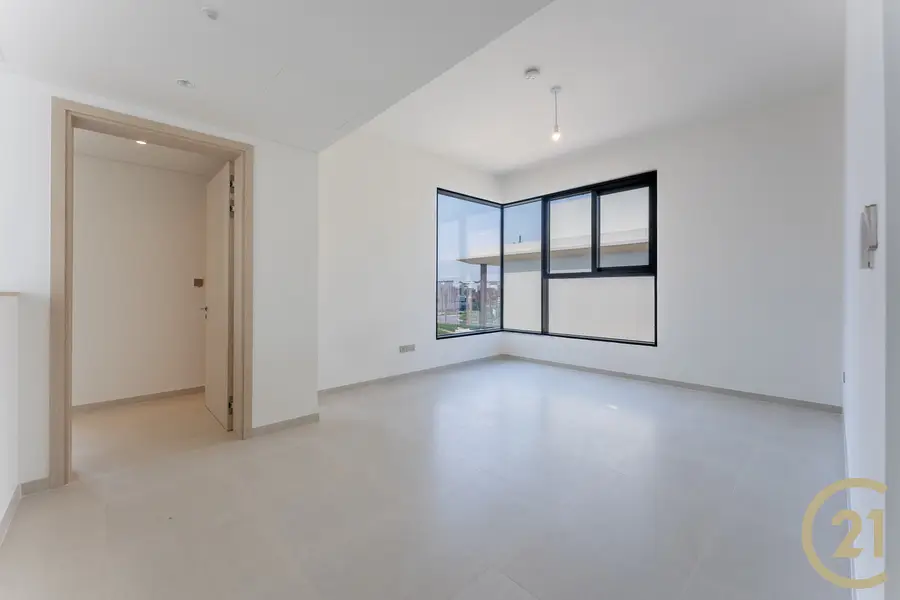 Best Price | Pool & Park View | Vacant