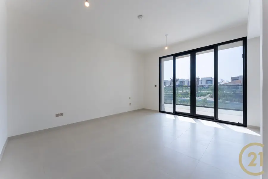 Best Price | Pool & Park View | Vacant