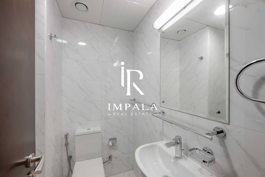 8 Bathroom. jpg