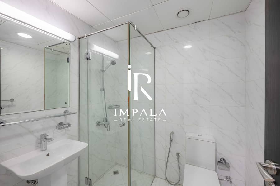 21 Shared Bathroom. jpg