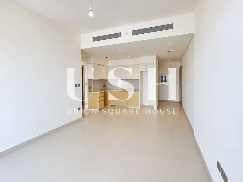 2 Bright Minimalist Apartment Interior. png