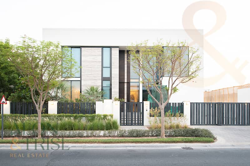 Custom Built | On The Park | En-suite Bedrooms | Custom Built | On The Park | En-suite Bedrooms |